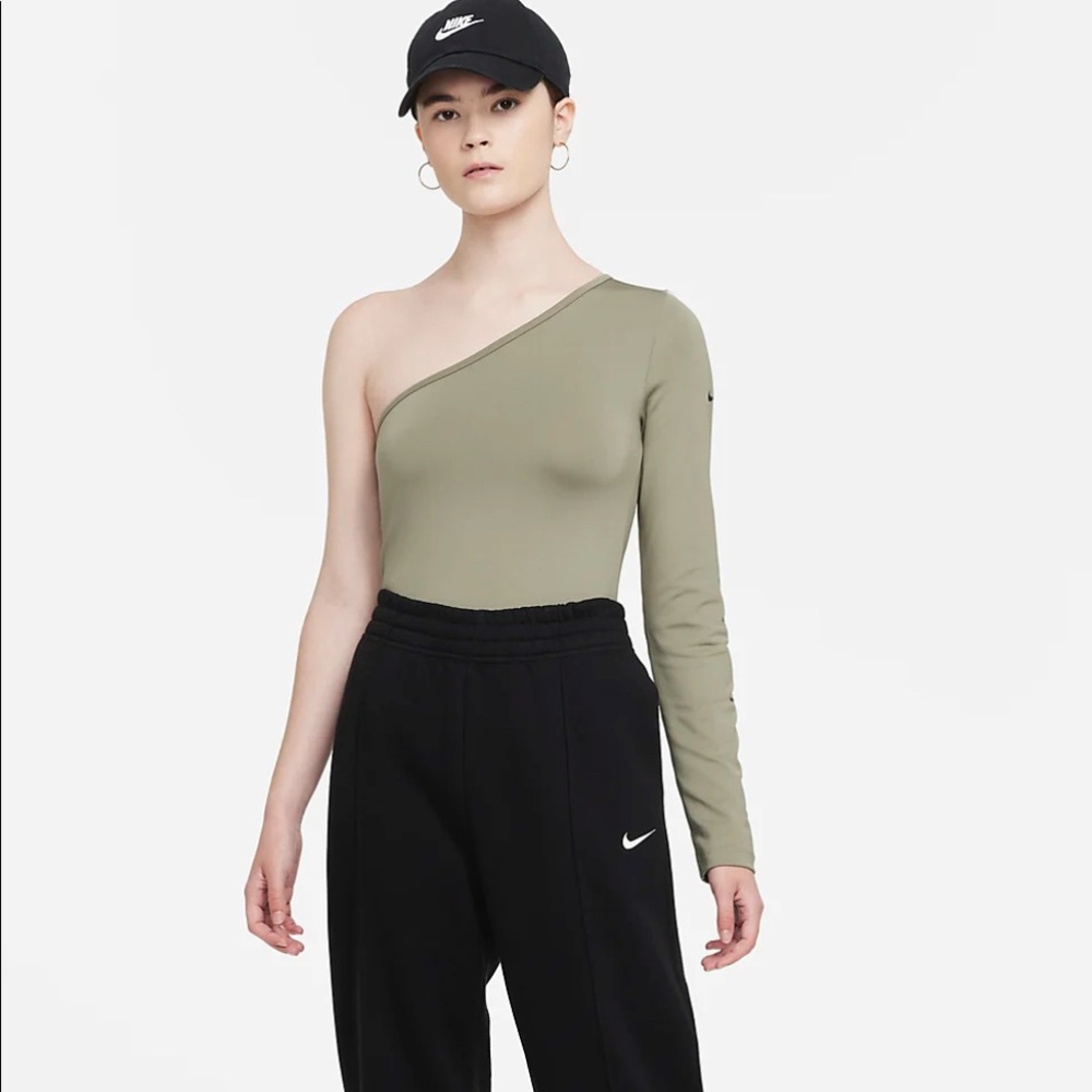New $55 S & M Women’s Nike Sportswear Asymmetrical Long-Sleeve Top